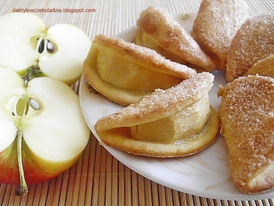 Творожное печенье с яблоками и корицей