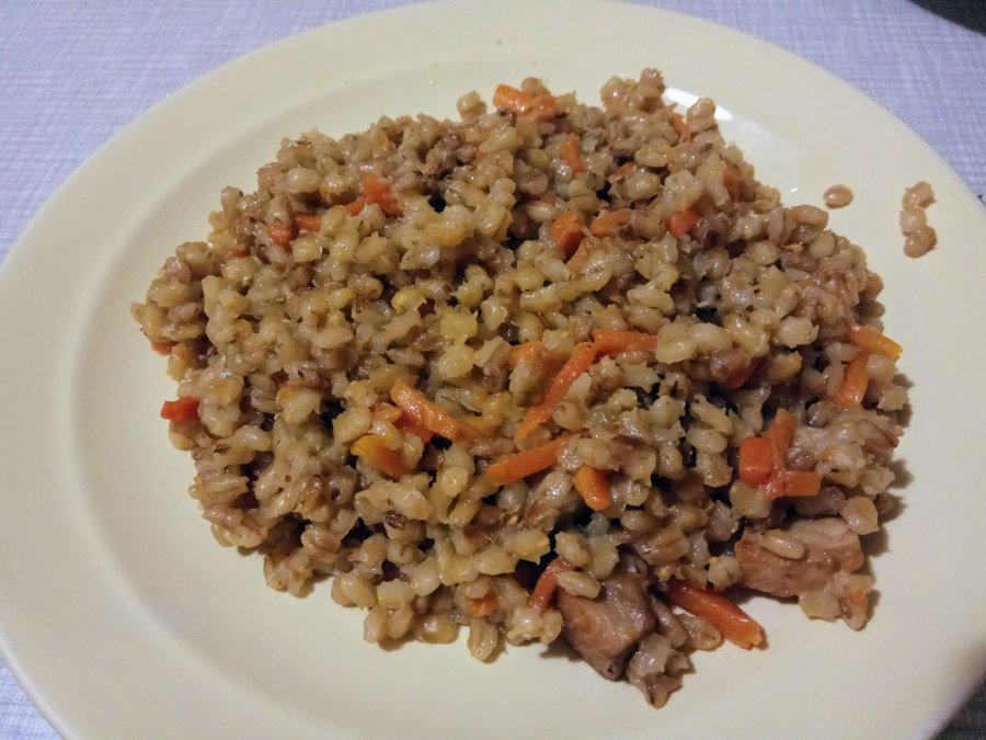 Перловая каша с тушенкой