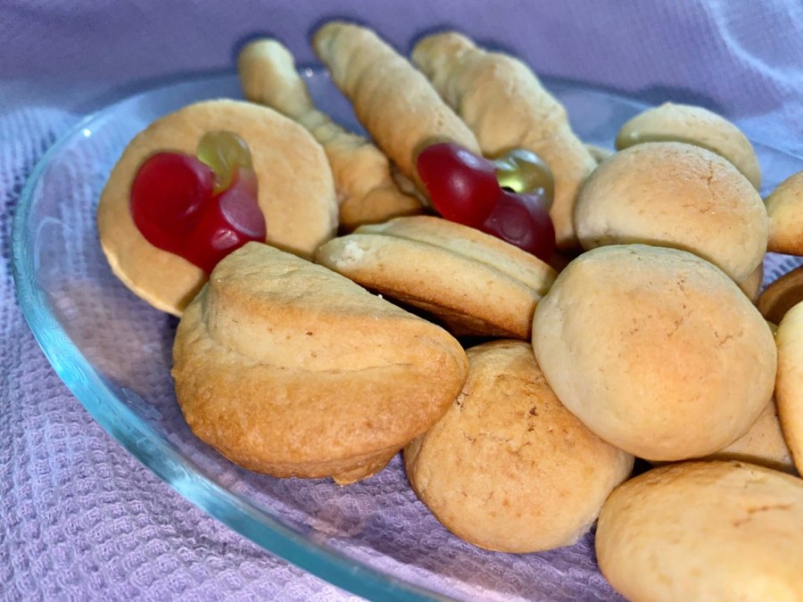Печенье с розовой глазурью