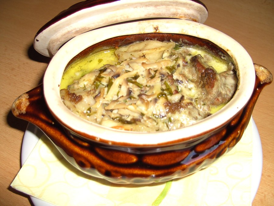 Гречка с мясом в горшочке