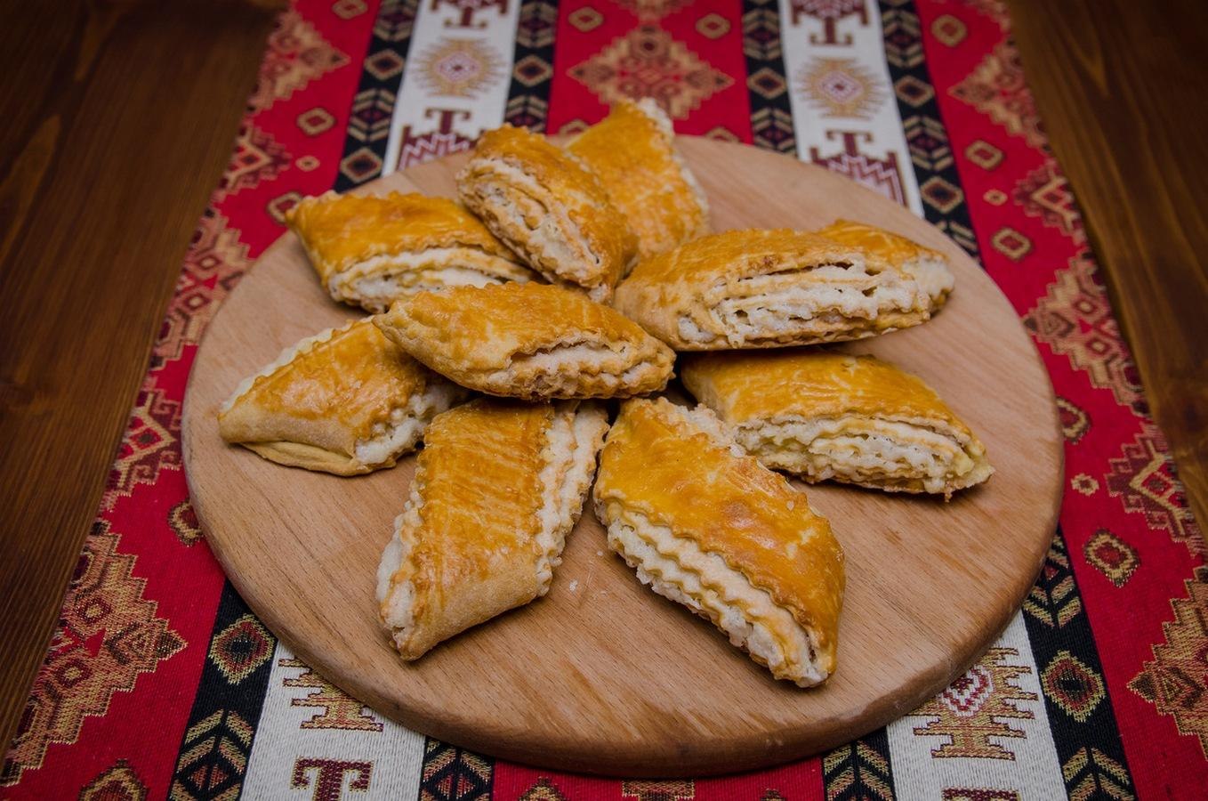 Слоеное печенье гата. Армянские сладости гата. Армянская гата (кята). Карабахская кята (гата). Кята Ереванская.