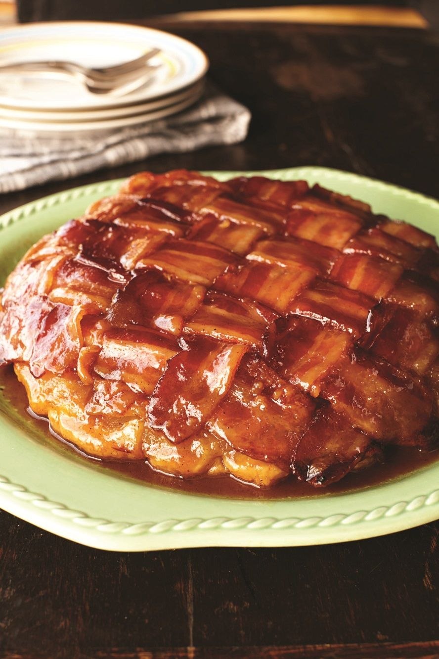 Пирог с мясом и беконом