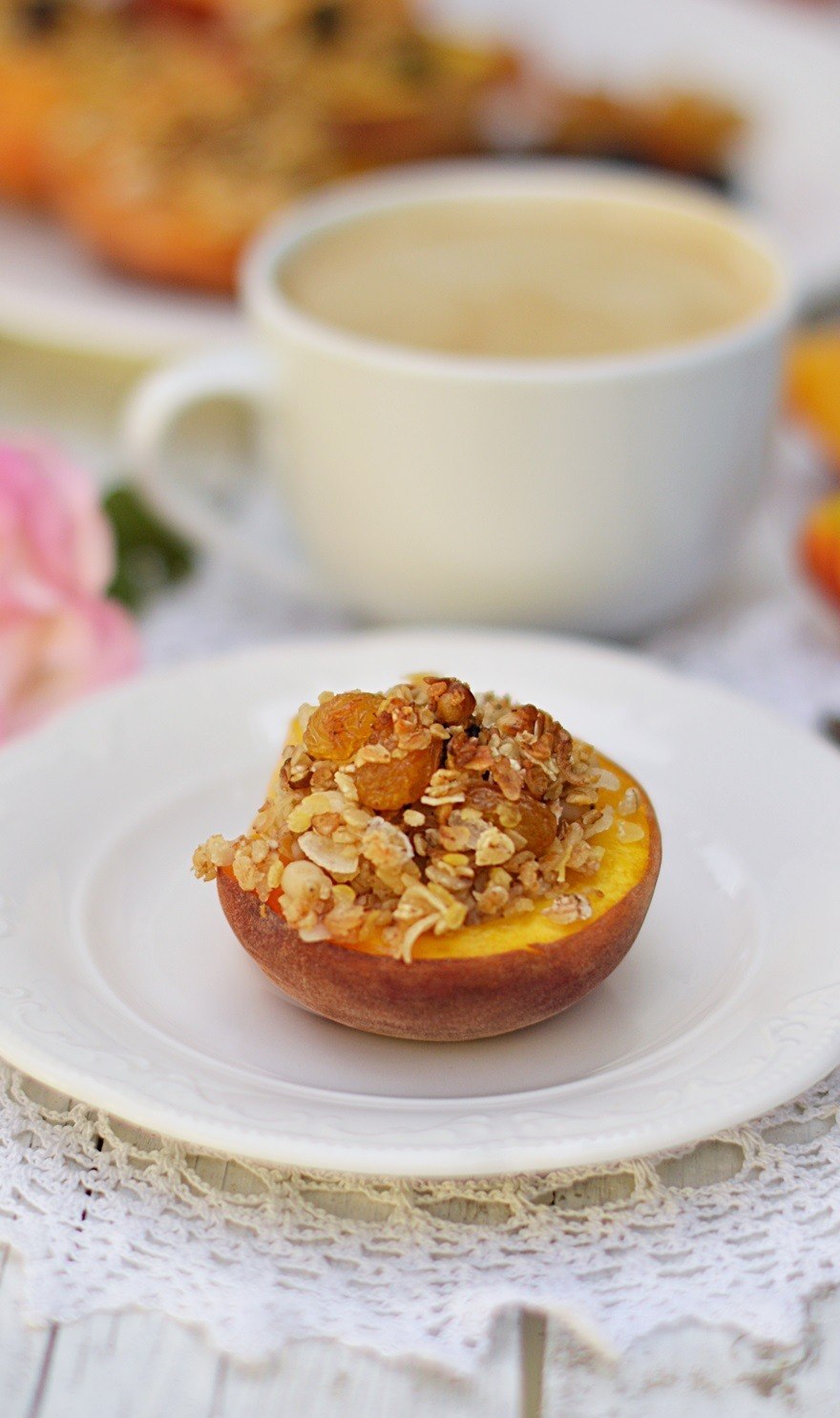Персик фаршированный орехами