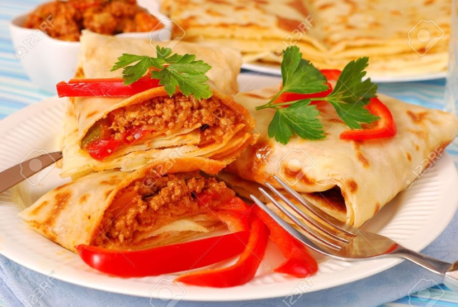 Блинные рулетики с мясом