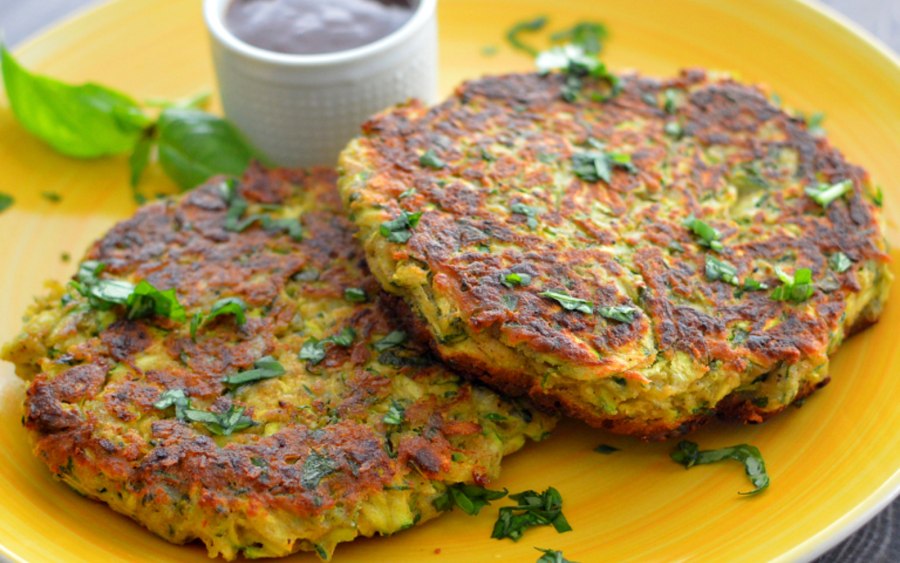 Кабачковые оладьи с сыром и зеленью