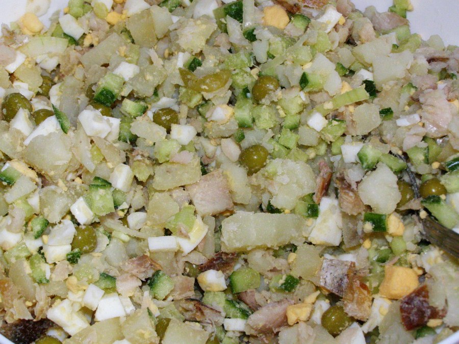Рыбный салат с картофелем