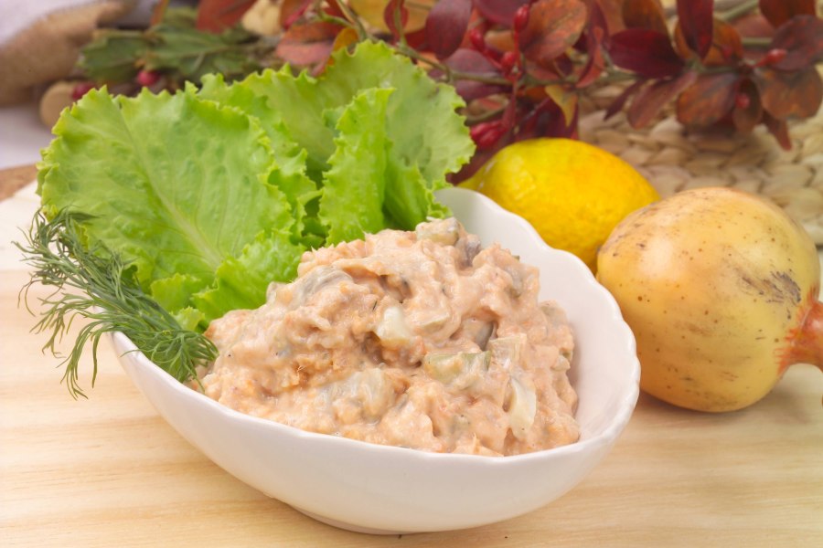 Морская капуста с рыбой салат
