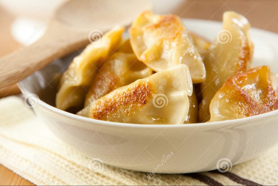 Жареные вареники с вишней
