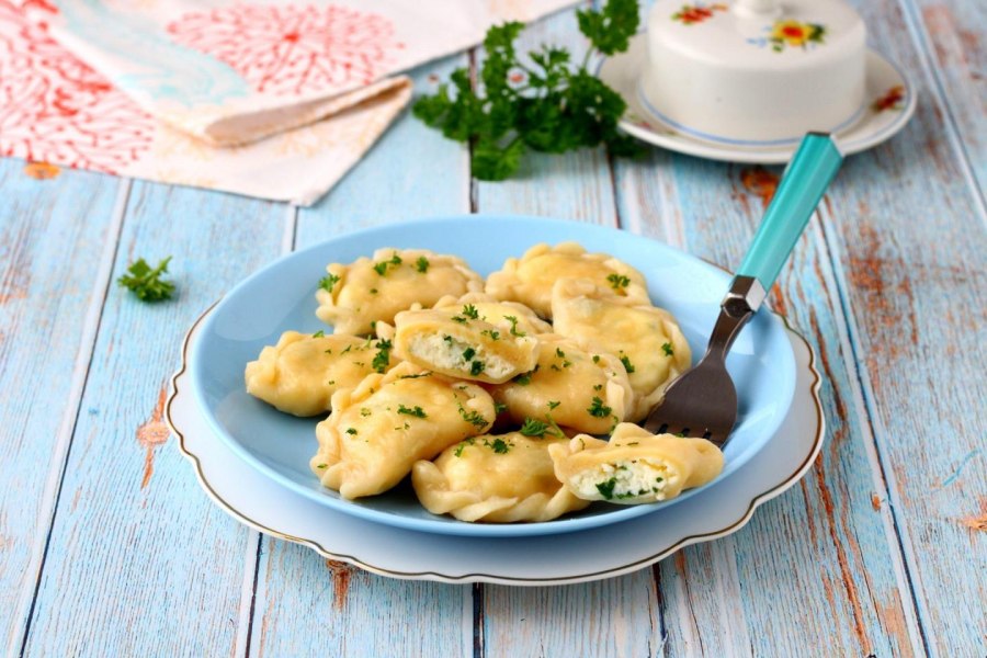 Вареники с адыгейским сыром и зеленью