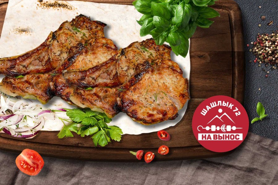 Шашлык из свинины с соусом сальса