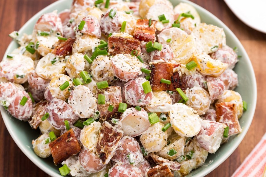 Салат картошка с рыбой и луком