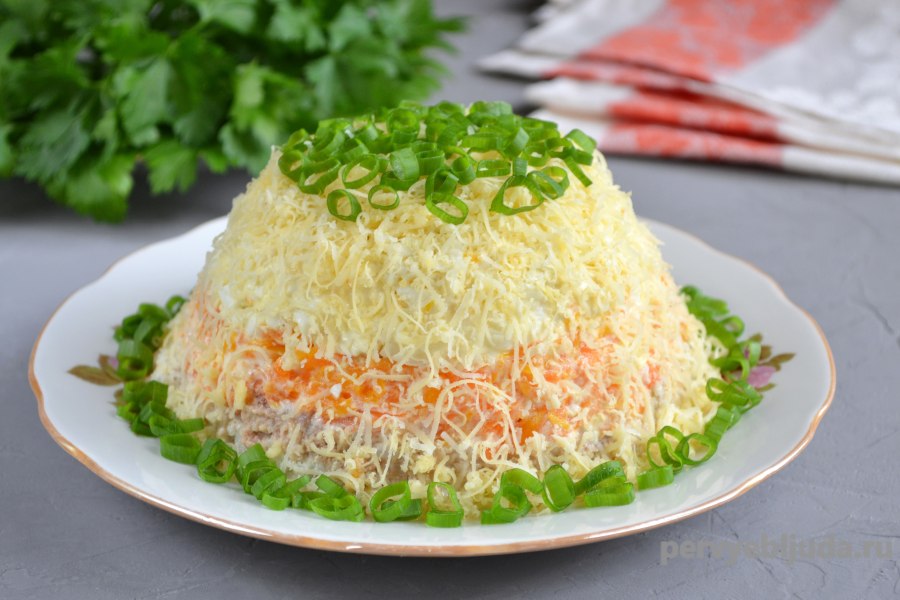Салат с печенью трески с оливками