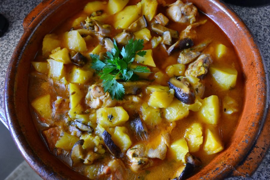 Баранина с грибами и картофелем