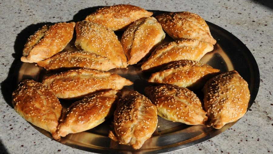 Булки с кунжутом из дрожжевого