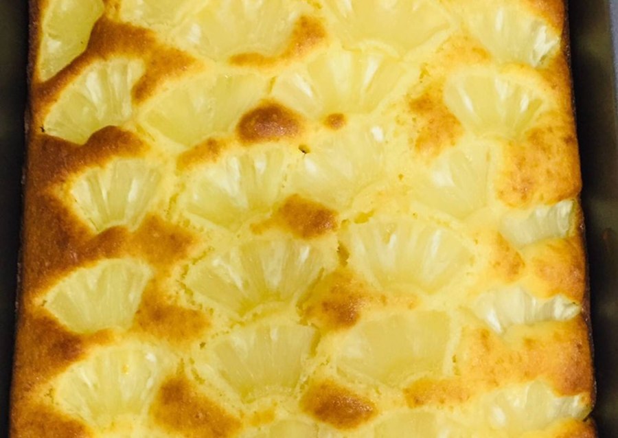 Бисквитный пирог с ананасами свежими