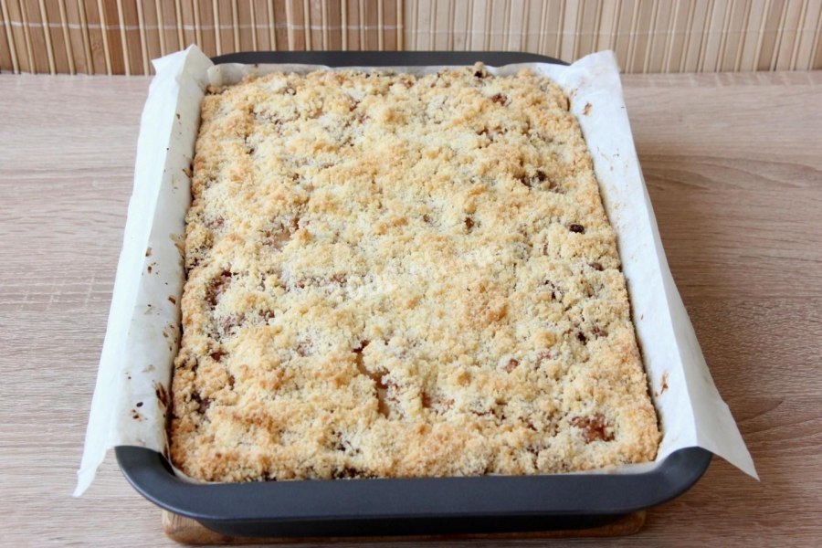 Творожной пирог с яблоками и кокосовой карамелью