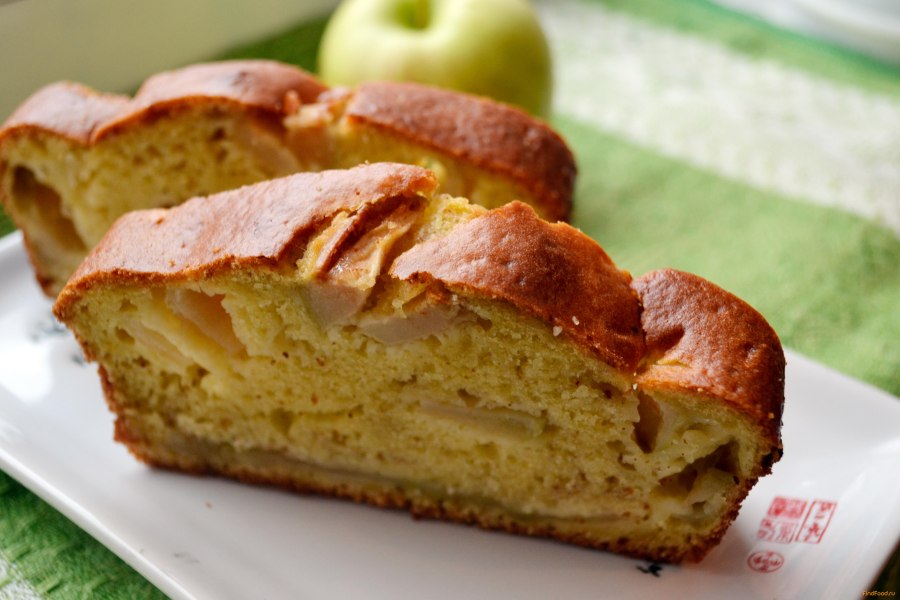 Шарлотка с фруктами