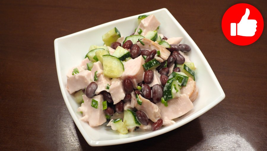 Салат с куриной грудкой и фасолью