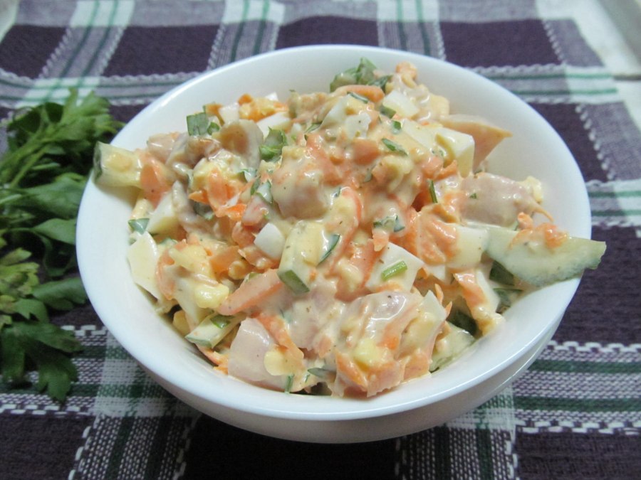 Салат с копченой курицей