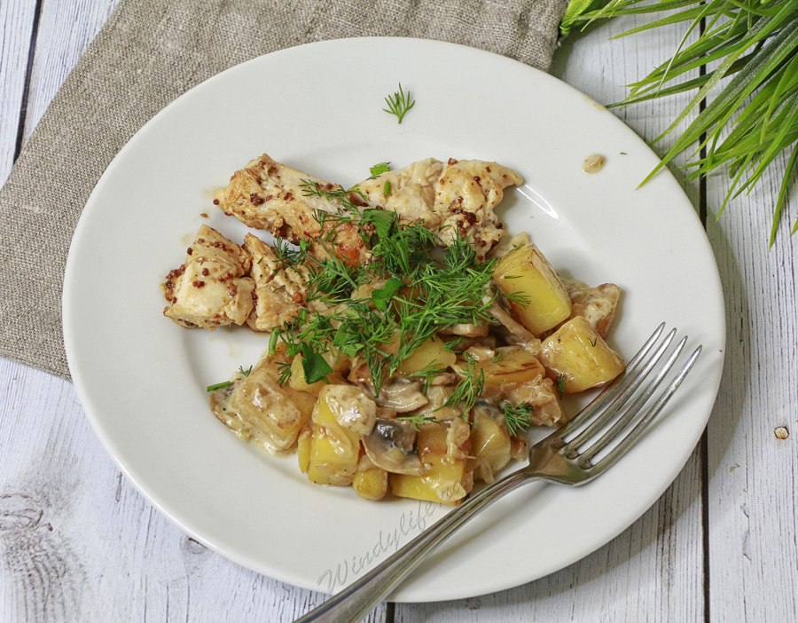 Куриное филе с грибами и сыром в духовке