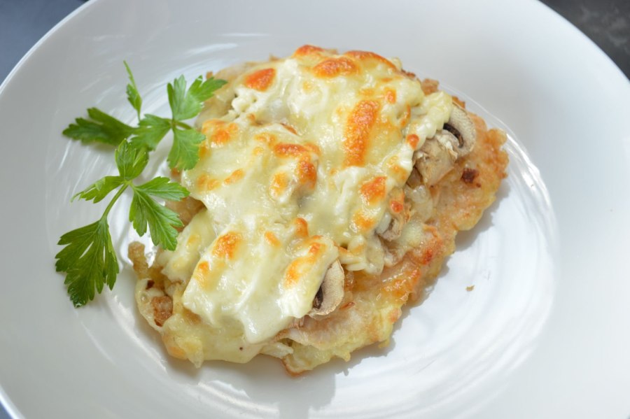 Куриное филе в сливочно грибном соусе