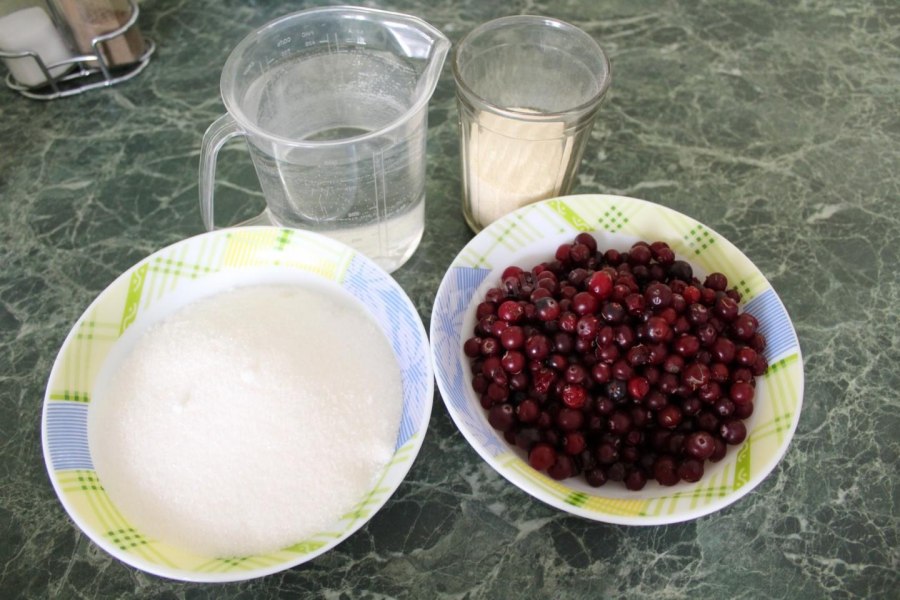 Подача Мусса клюквенного