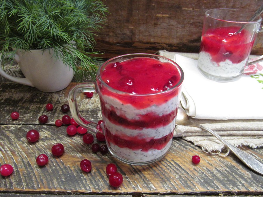 Мусс из манной крупы с клюквой