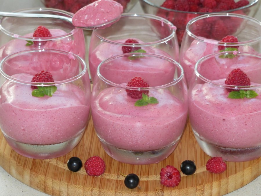 Мусс из манки и варенья с молоком