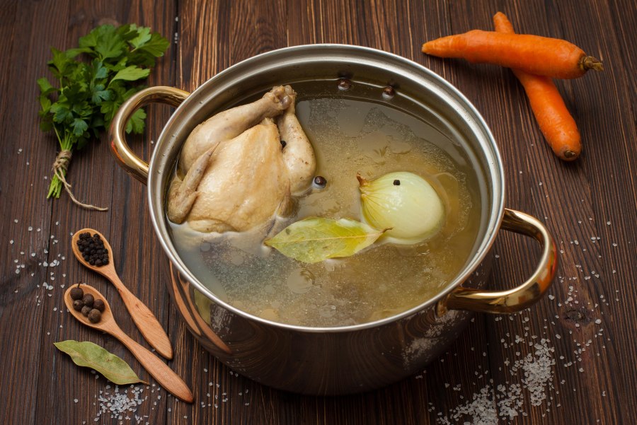 Суп с клёцками на курином бульоне