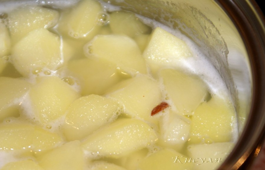 Сныть, суп с клецками
