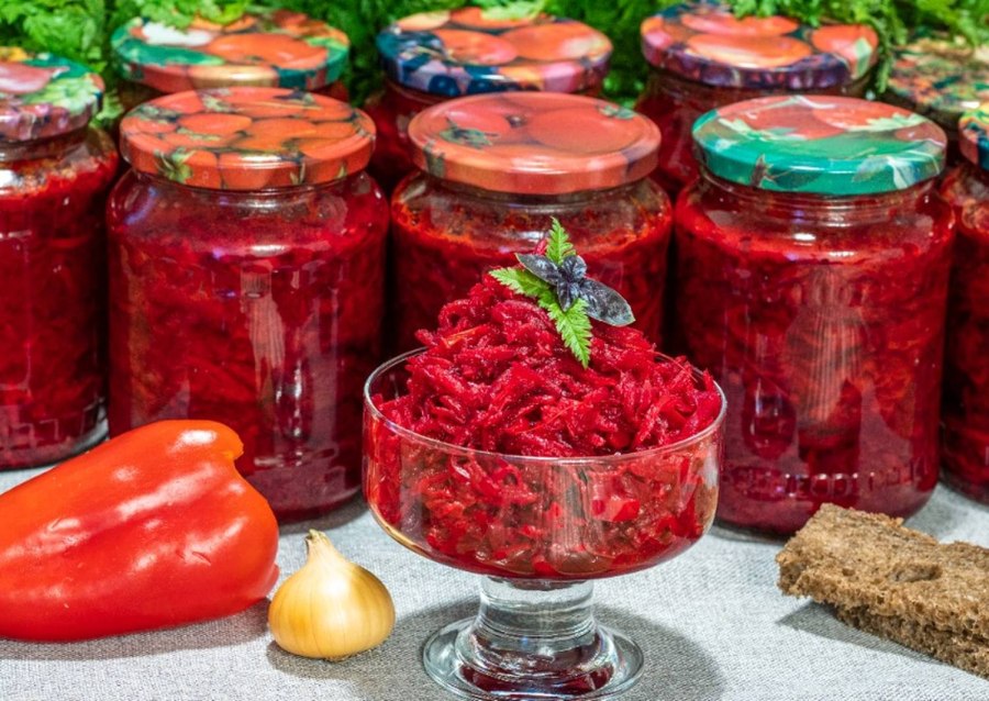 Салат с печеной свеклой и сыром Фета