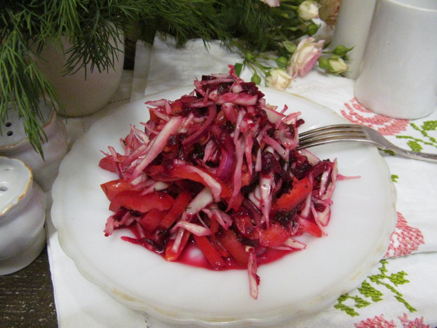 Салат из свеклы и красной капусты
