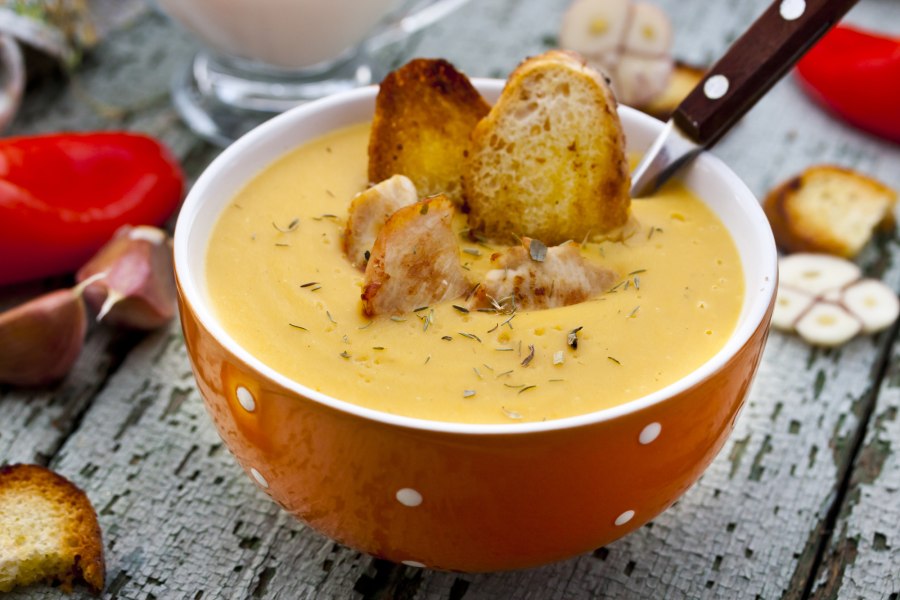 Суп пюре сырный с гренками