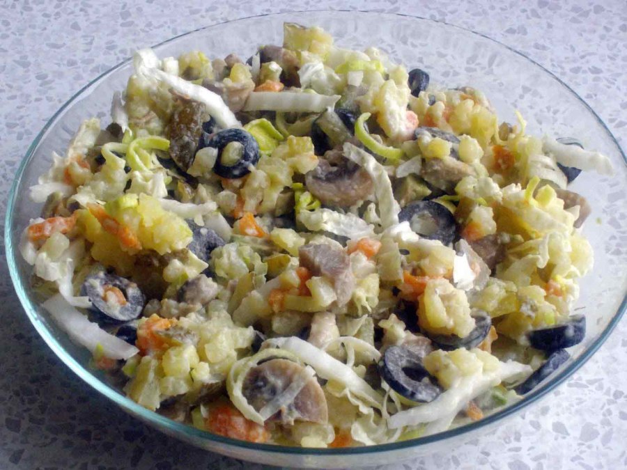 Постные салаты с солеными огурцами