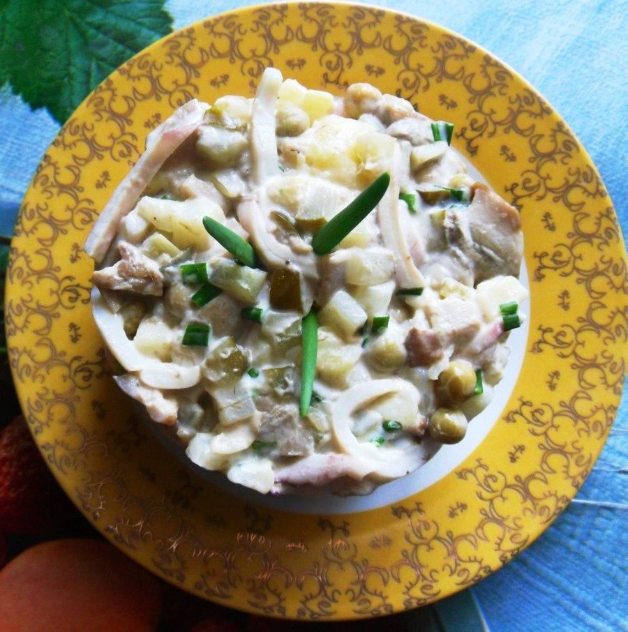Постный салат с фасолью