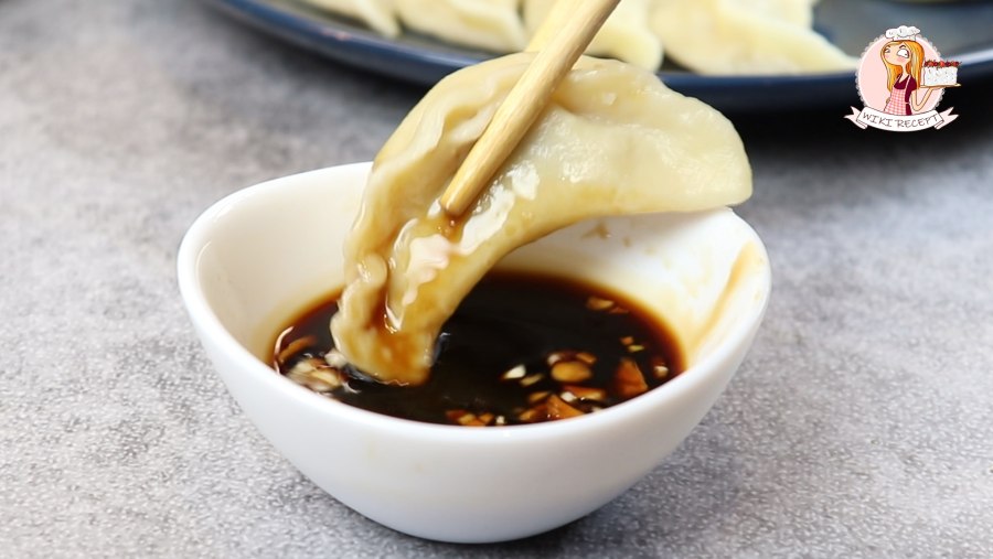 Цзяоцзы (饺子 Jiǎozi),