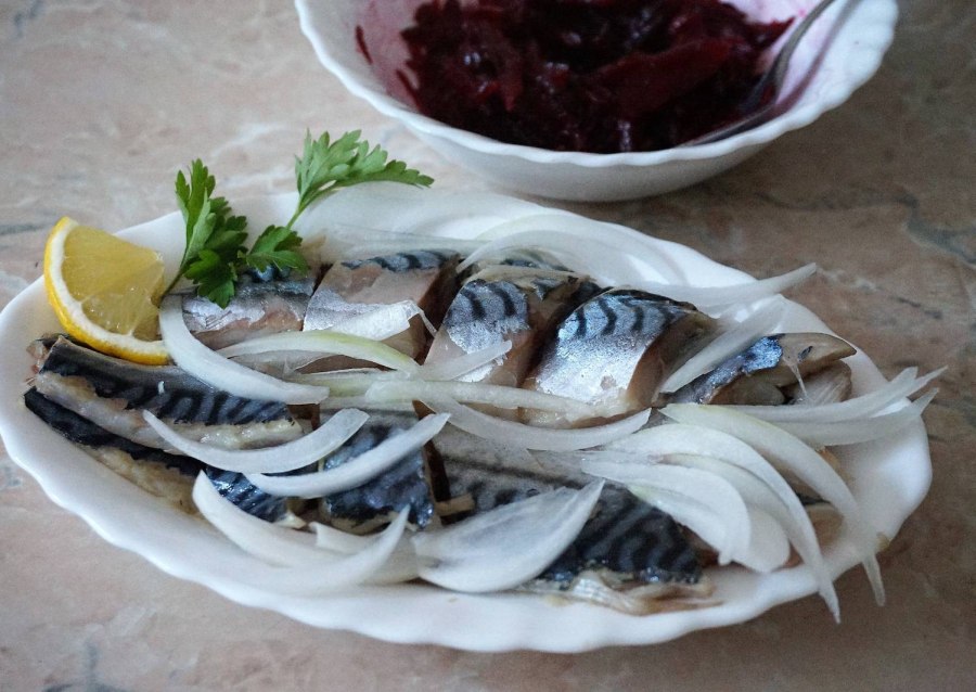 Сельдь с маслинами