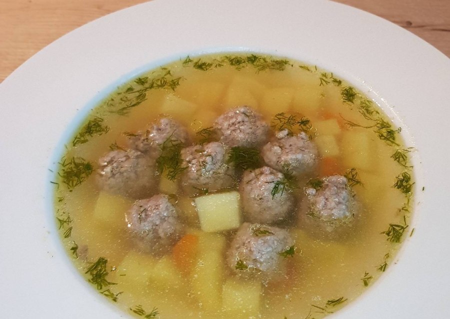 Суп с булгуром и фрикадельками