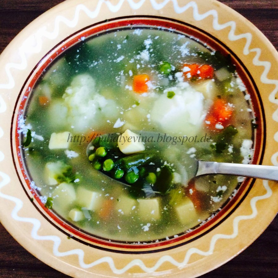 Суп овощной с клецками