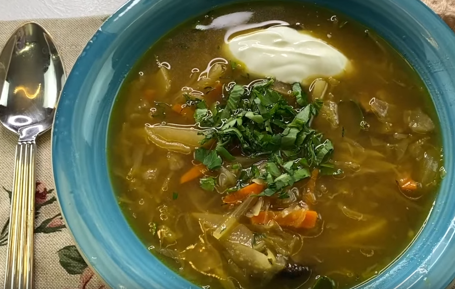 Щи из квашеной капусты с грибами