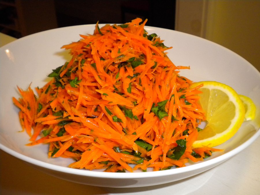Салат из редьки дайкон с морковью