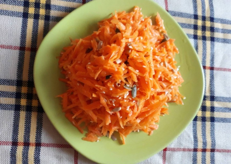 Салат из редьки дайкон с морковью и яблоком