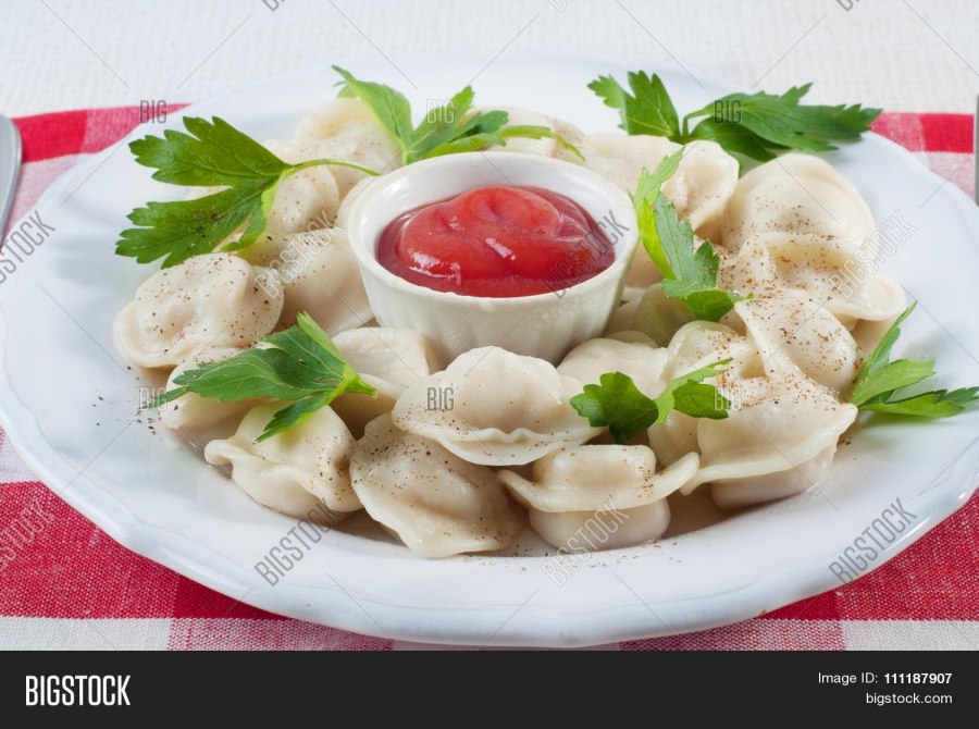 Пельмени со сметаной и кетчупом