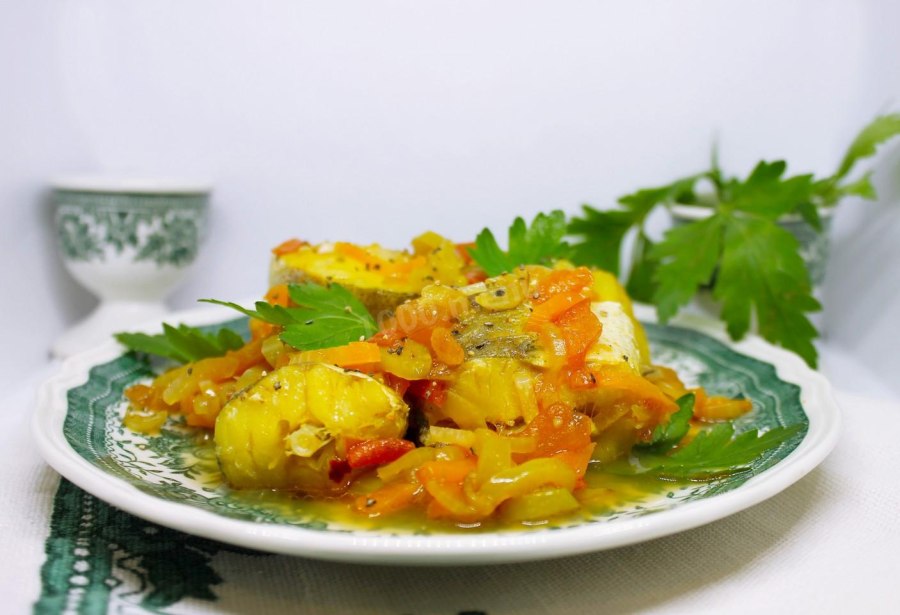 Куриные желудки с морковью и луком