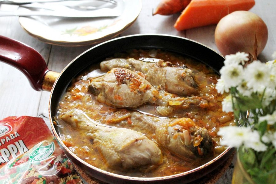 Рыба тушеная с морковью и луком