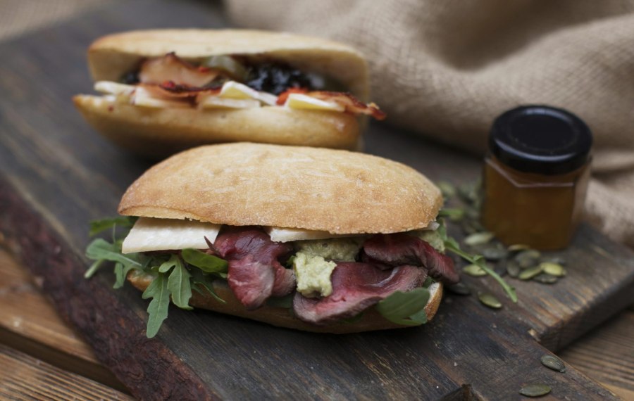 Чиабатта с ростбифом ВКУСВИЛЛ