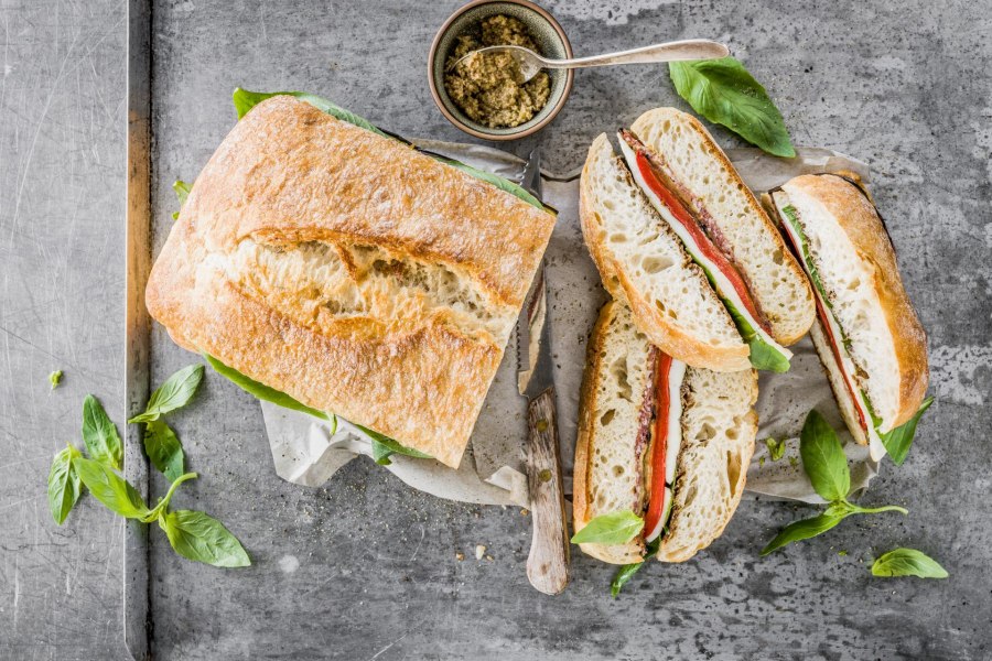 Чиабатта с моцарелла