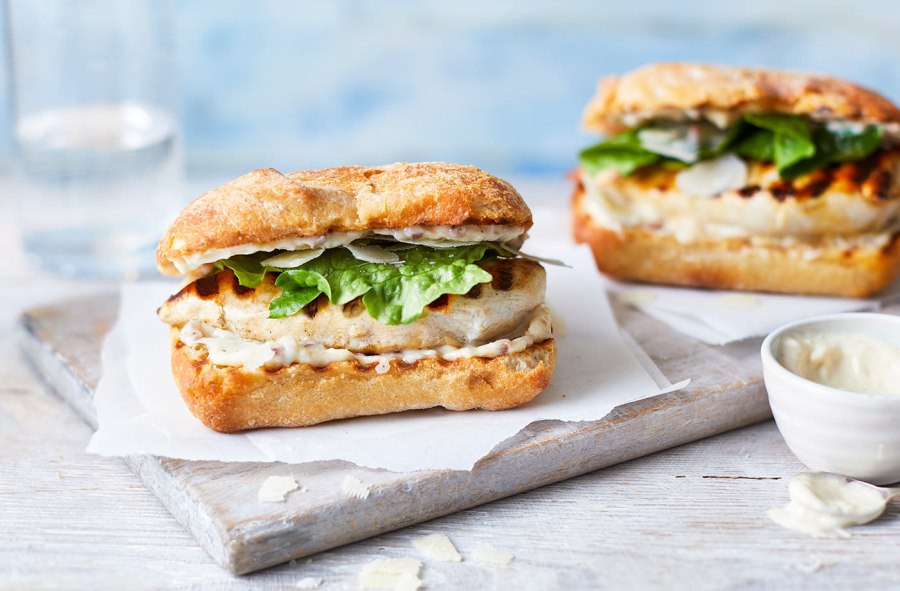 Чиабатта сэндвич Цезарь