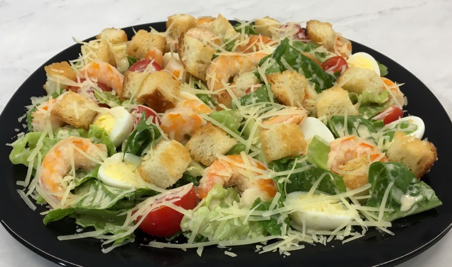 Салат Цезарь с черри