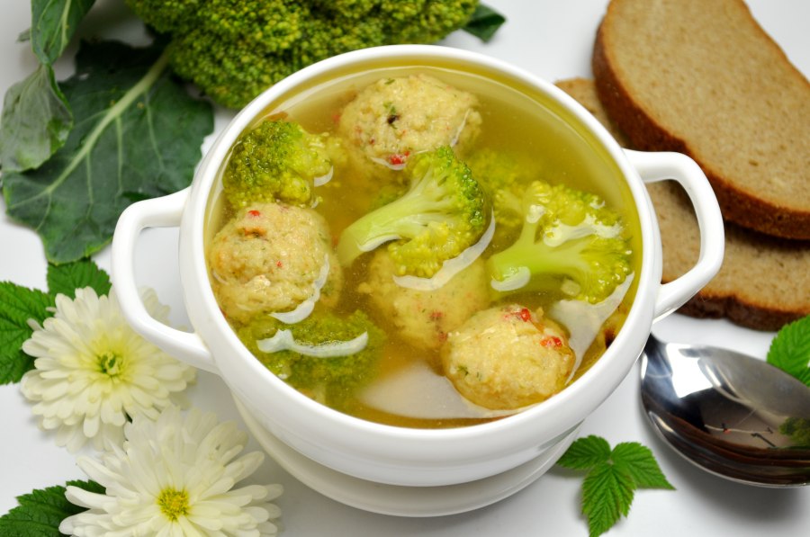 Зелёные щи с щавелем и яйцом